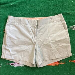 J. Crew Women's Chino broken-in -SZ 12 -green
Waist 17”
Inseam 5”
Rise 6”